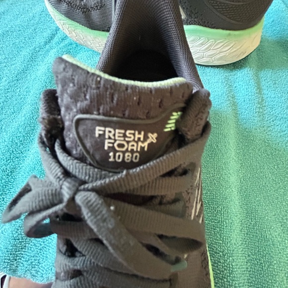 New Balance Fresh Foam X 1080 V12- sz 8.5 - Picture 3 of 4